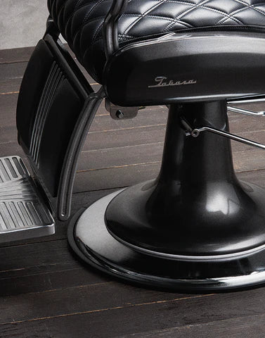 Hydraulic base and seat detail on the Legacy 100 Vintage Diamond barber chair