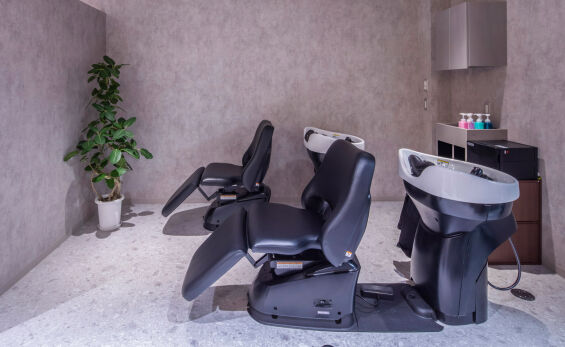Takara Belmont YUME Espoir shampoo units with black chairs and white bowls in a salon